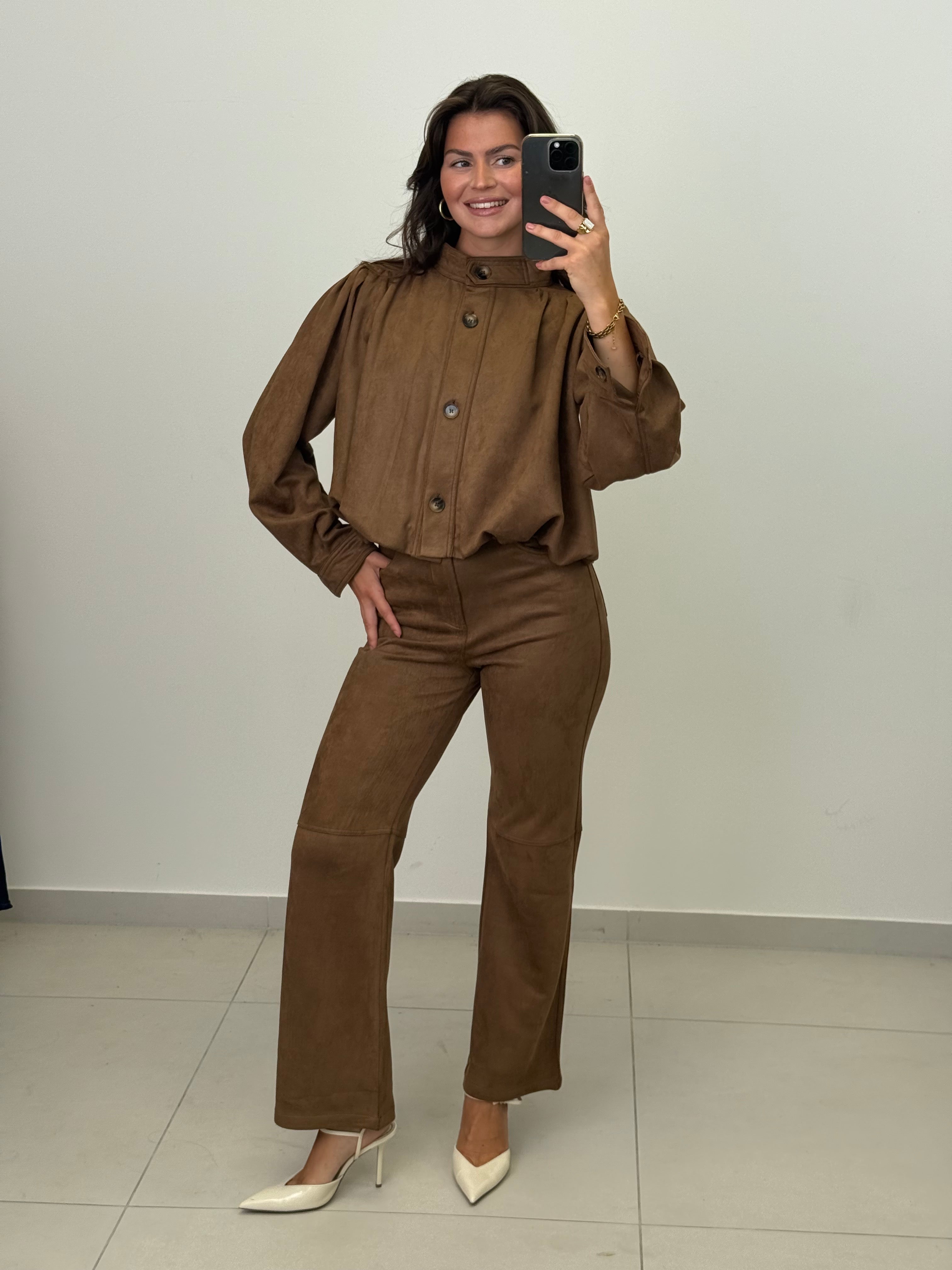 Kunstwildlederhose mit weitem Bein – modern & zeitlos