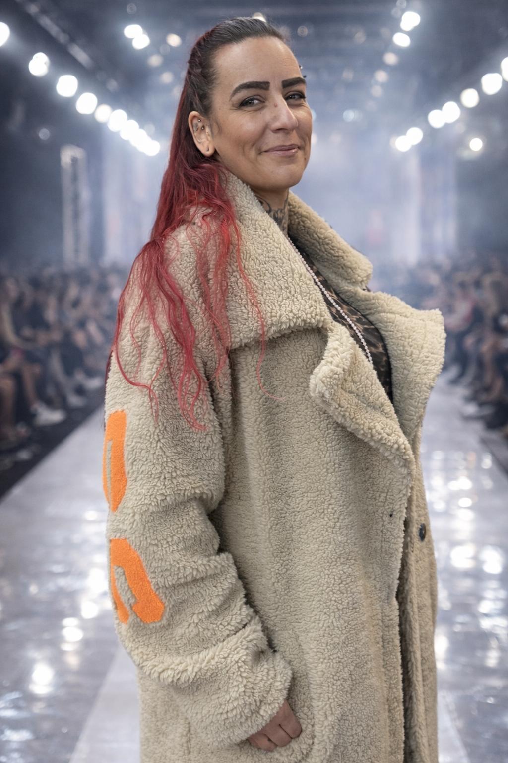 Oversize Teddy-Mantel mit Neon-Statement