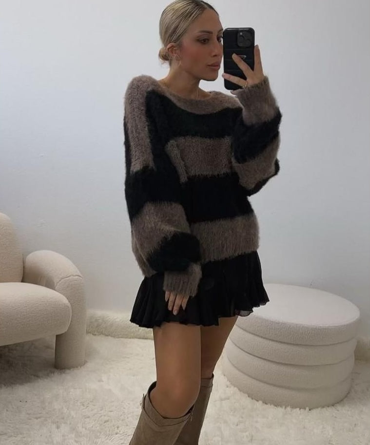 Kuscheliger Strickpulli in kurz